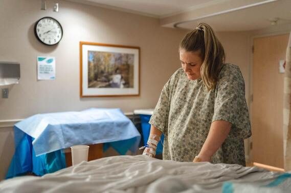 Woman Labors in Hospital without pain medication Utah County Birth Class